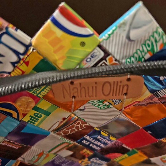 Nahui Ollin Candy Wrapper Handbag, Designer handbag from recycled candy wrappers - Picture 4 of 12